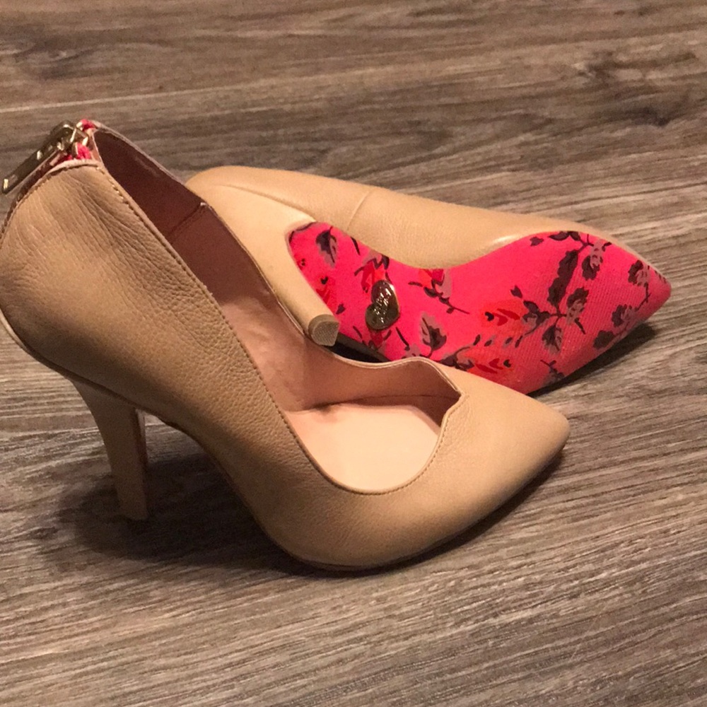 Betsey Johnson nude pumps